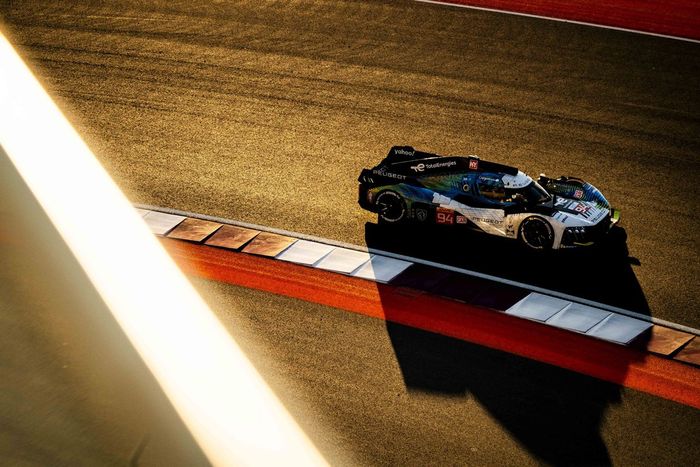 #94 Peugeot Totalenergies Peugeot 9X8: Paul Di Resta, Loic Duval, Stoffel Vandoorne