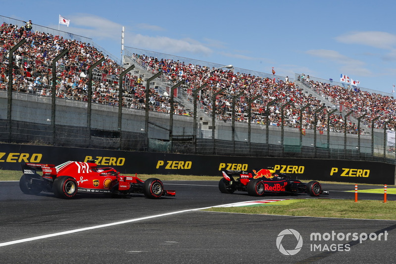 Max Verstappen, Red Bull Racing RB14, delante de Sebastian Vettel, Ferrari SF71H