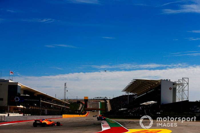 Brendon Hartley, Toro Rosso STR13, Stoffel Vandoorne, McLaren MCL33
