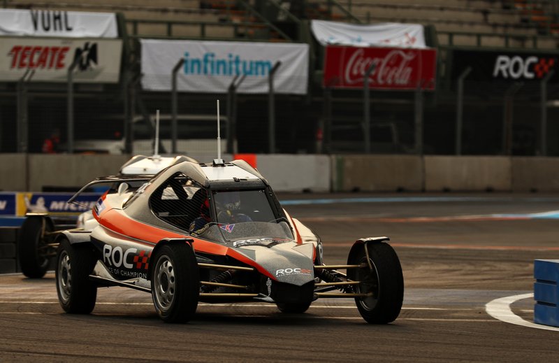 Un participant de la ROC Mexico pilote la KTM X-Bow Comp R