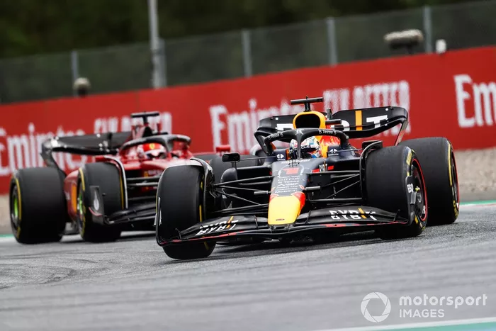 Max Verstappen, Red Bull Racing RB18, Charles Leclerc, Ferrari F1-75