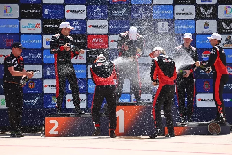 Podium : Vainqueur Kalle Rovanperä, Jonne Halttunen, Toyota Gazoo Racing WRT Toyota GR Yaris Rally1, deuxième Sébastien Ogier, Vincent Landais, Toyota Gazoo Racing WRT Toyota GR Yaris Rally1, troisième Elfyn Evans, Scott Martin, Toyota Gazoo Racing WRT To