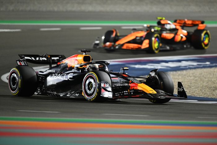 Max Verstappen, Red Bull Racing RB20, Lando Norris, McLaren MCL38