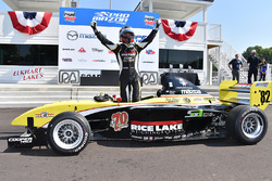 Ganador de la carrera Aaron Telitz, Team Pelfrey