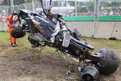 La McLaren MP4-31 di Fernando Alonso, McLaren dopo l'incidente