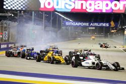 Felipe Massa, Williams FW38 at the start of the race as Nico Hulkenberg, Sahara Force India F1 VJM09 crashes out