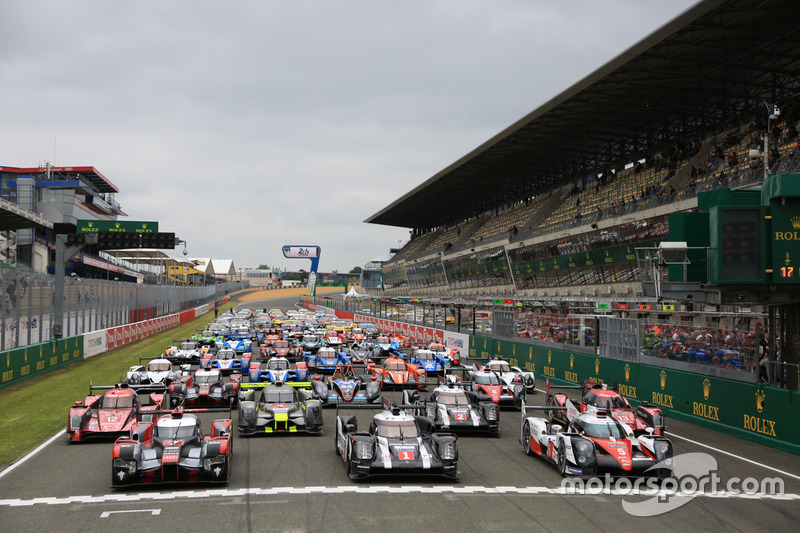 La sesión de fotos tradicional de los coches de Le Mans