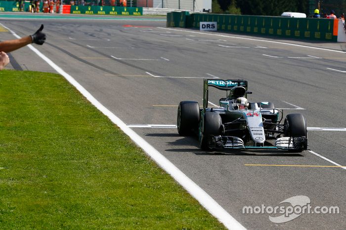 Ganador de la carrera Nico Rosberg, Mercedes AMG F1 W07 Hybrid