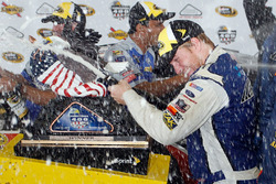 Winner Chris Buescher, Front Row Motorsports Ford