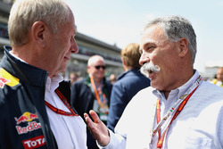 Chase Carey, Formel-1-Chef, mit Helmut Marko, Red Bull Racing