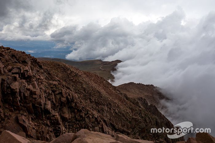 Las nubes cubren el Pikes Peak