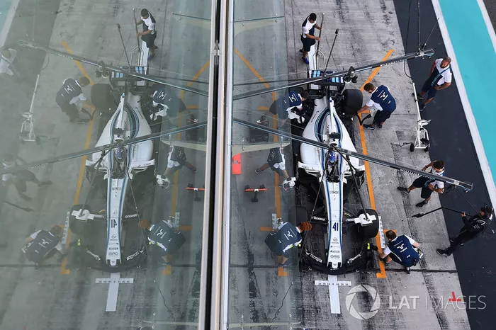 Sergey Sirotkin, Williams FW40 hace una práctica de pitstop