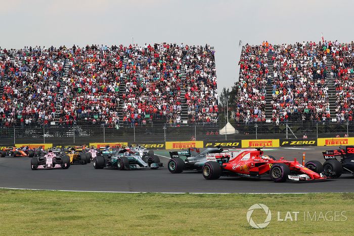 Sebastian Vettel, Ferrari SF70H y Lewis Hamilton, Mercedes-Benz F1 W08