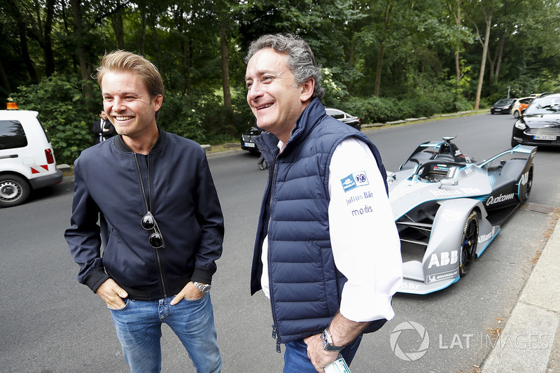 Le Champion du monde de F1, Nico Rosberg avec Alejandro Agag, PDG Formula E, et la Gen2