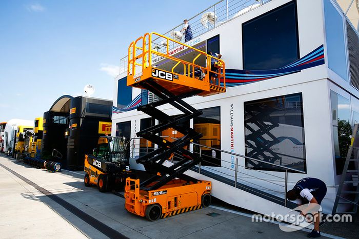 El equipo Williams prepara el hospitality