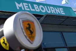 Melbourne et le logo Ferrari