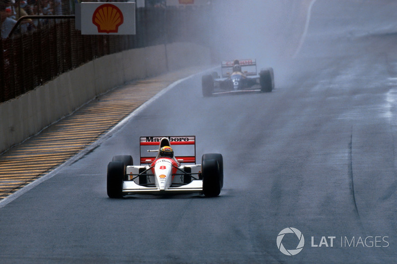 Ayrton Senna, McLaren MP4/8 lider ve arkasında Damon Hill, Williams FW15C