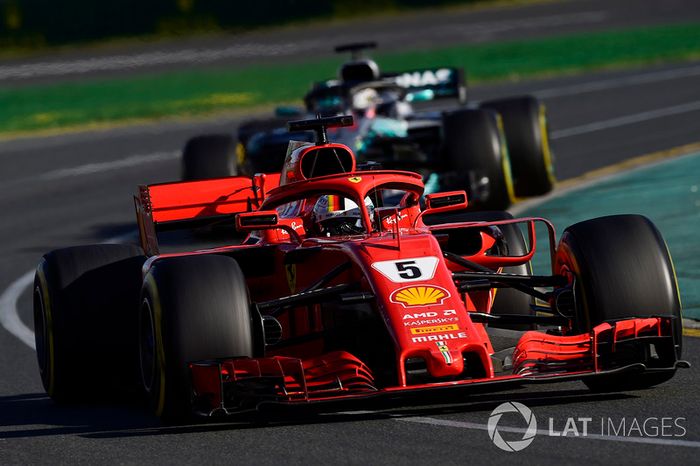 Sebastian Vettel, Ferrari SF71H, Lewis Hamilton, Mercedes AMG F1 W09