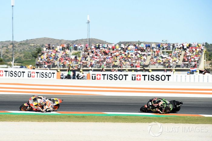 2017. El triunfo de Pedrosa en la meta fue ajustadísimo, pasó sólo 0,33 segundos por delante de Zarco. A quién sí superó con claridad fue a Márquez, que cedió 10,86 segundos.