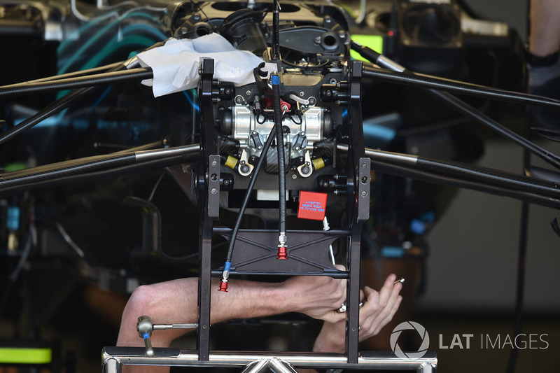 Mercedes-AMG F1 W09 EQ Power első felfüggesztés