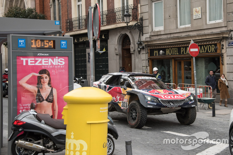 Carlos Sainz, Lucas Cruz, Peugeot Sport in the streets of Madrid