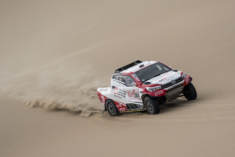 #304 Toyota Gazoo Racing Toyota Hilux: Giniel de Villiers, Dirk von Zitzewitz