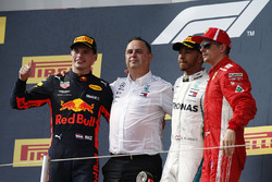 Max Verstappen, Red Bull Racing, Ron Meadows, team manager Mercedes AMG F1, Lewis Hamilton, Mercedes-AMG F1 et Kimi Raikkonen, Ferrari sur le podium