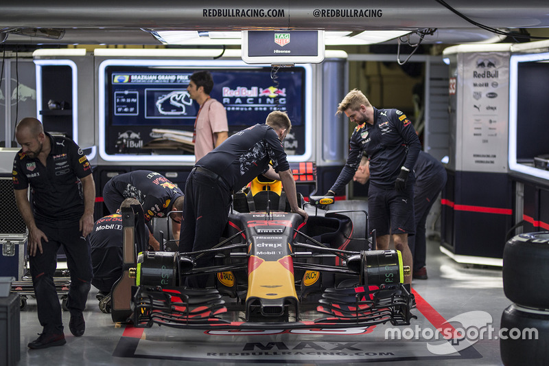 Red Bull Racing RB13 en el garaje
