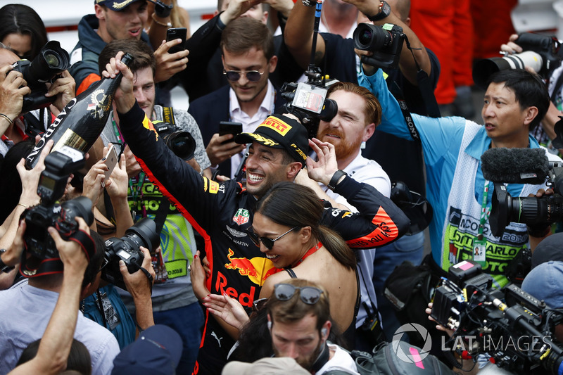 Ganador de la carrera Daniel Ricciardo, Red Bull Racing
