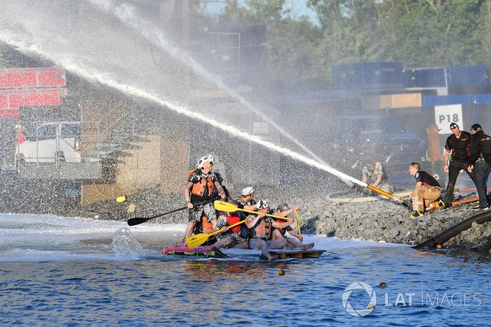 La carrera de balsas