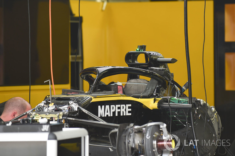 Renault Sport F1 Team R.S. 18 dans le garage