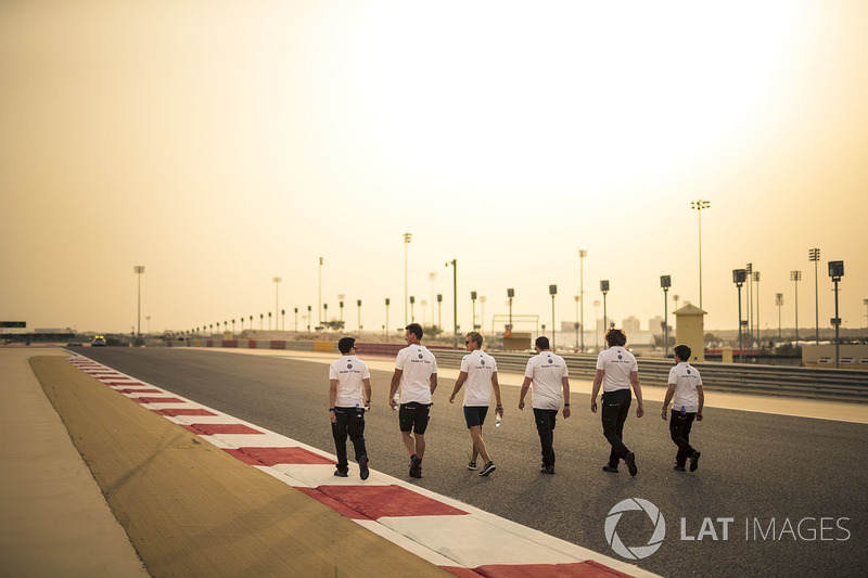 Marcus Ericsson, Sauber walks the track