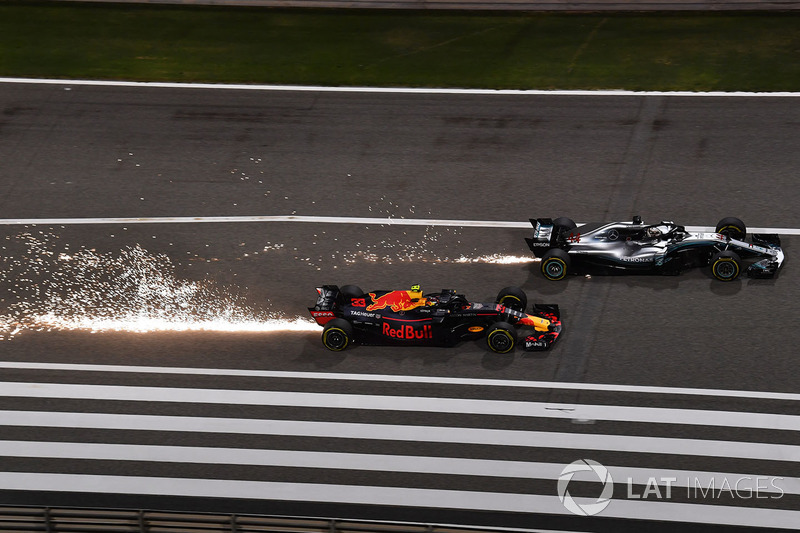 Льюис Хэмилтон, Mercedes AMG F1 W09, и Макс Ферстаппен, Red Bull Racing RB14