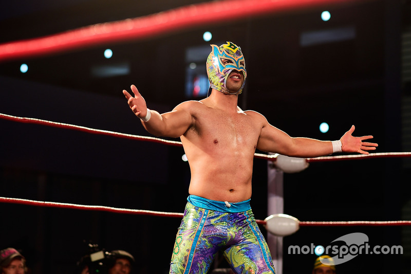 Lucha Libre en el paddock