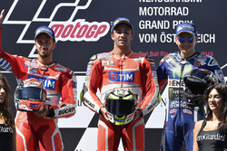 Podium: segundo, Andrea Dovizioso, Ducati Team, ganador, Andrea Iannone, Ducati Team, tercero, Jorge