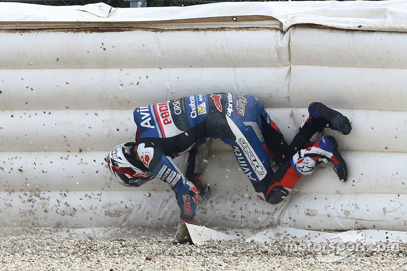 1. Choque de Loris Baz, Avintia Racing