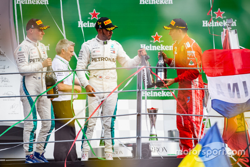 Podium: zwycięzca Lewis Hamilton, Mercedes AMG F1, drugie miejsce Kimi Raikkonen, Ferrari, trzecie miejsce Valtteri Bottas, Mercedes AMG F1