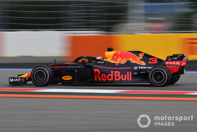 19: Daniel Ricciardo, Red Bull Racing RB14, no time