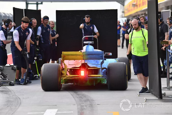 Robert Kubica, Williams FW41, con parafina en su coche