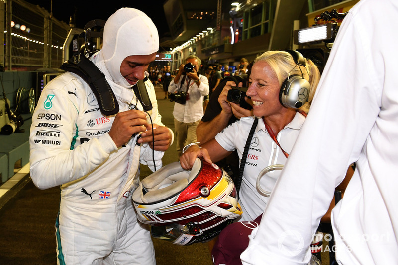 Lewis Hamilton 79. rajtelsősége a Forma-1-ben - F1 2018 - Szingapúri Nagydíj