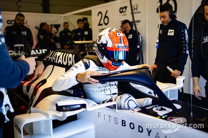 Pierre Gasly se sube al AlphaTauri AT01 el viernes