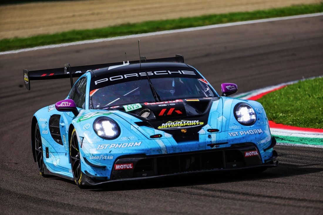 #92 Manthey 1St Phorm Porsche 911 GT3 R LMGT3: Ryan Hardwick, Riccardo Pera, Richard Lietz