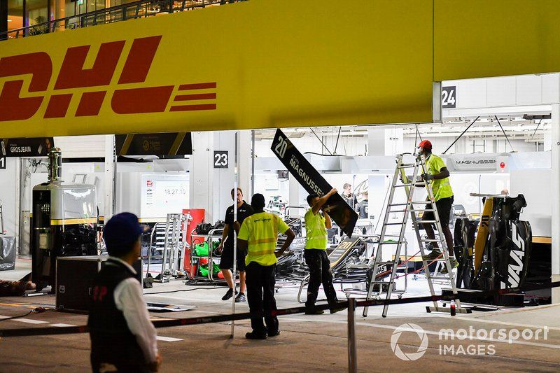 Los equipos desmontan sus instalaciones antes de la llegada del tifón a Suzuka