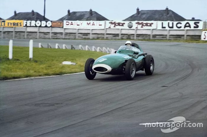 7. GP de Gran Bretaña 1957 (Vanwall VW4) - 1º 