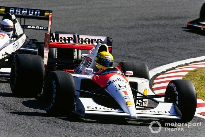 アイルトン・セナ（マクラーレンMP4-6ホンダ）が中嶋悟（ティレル020ホンダ）をリード