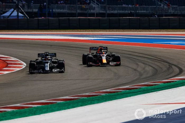Yuki Tsunoda, AlphaTauri AT02, Max Verstappen, Red Bull Racing RB16B