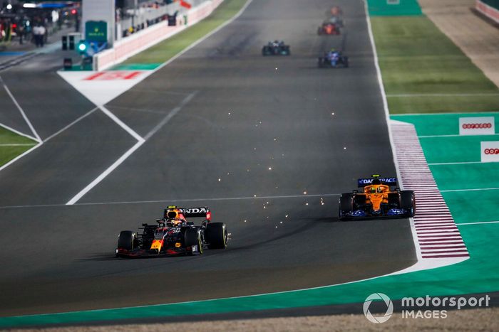 Sergio Pérez, Red Bull Racing RB16B, Lando Norris, McLaren MCL35M