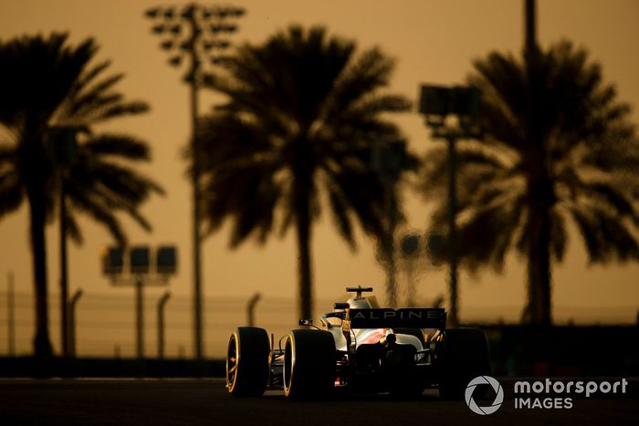 Fernando Alonso, Alpine/Renault RS18 adaptado (muleto) con los Pirelli de 18 pulgadas 