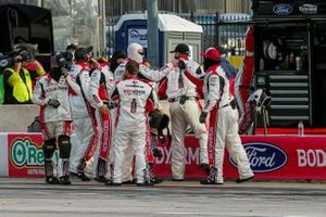 Team Penske crew
