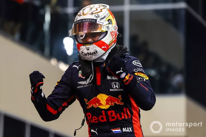 Ganador Max Verstappen, Red Bull Racing, celebra en Parc Ferme